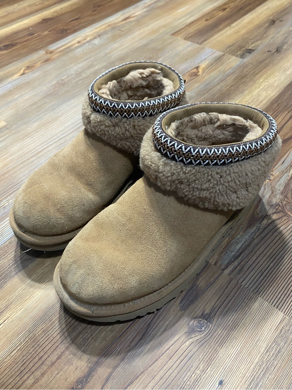 4/$16 UGG Boots